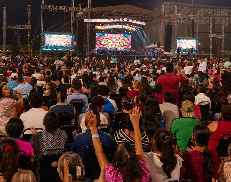 Thousands of Mexicans Worshipping Jesus in Veracruz Mexico